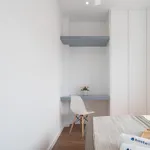 Rent 1 bedroom apartment of 50 m² in Porto