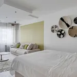 Rent 1 bedroom apartment of 400 m² in Paris