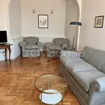 Affitto 6 camera appartamento di 160 m² in Firenze