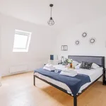 Appartement de 1180 m² avec 3 chambre(s) en location à Paris