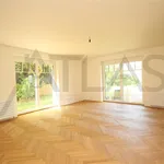 Pronajměte si 6 ložnic/e dům o rozloze 300 m² v Prague