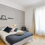 Rent a room of 317 m² in madrid