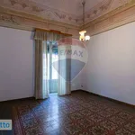 Affitto 5 camera appartamento di 125 m² in Catania