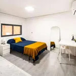 Rent a room of 240 m² in murcia