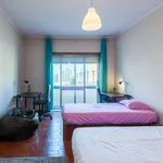 Rent 3 bedroom apartment in Porto