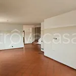 Affitto 5 camera casa di 219 m² in Verona