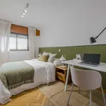 Rent a room of 150 m² in madrid