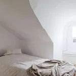 Rent a room in lisbon