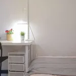 Rent a room of 80 m² in Madrid