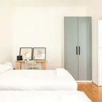 Rent 2 bedroom apartment of 50 m² in Milan