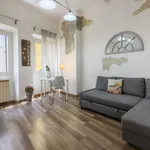 Rent 1 bedroom apartment of 65 m² in Florence