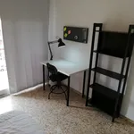 Rent a room of 90 m² in Valencia