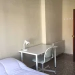 Rent a room of 120 m² in valencia