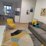 Affitto 5 camera appartamento di 135 m² in Napoli