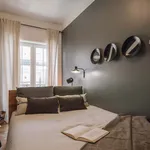 Rent 5 bedroom apartment of 95 m² in Lisboa