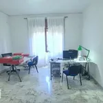 Affitto 6 camera appartamento di 150 m² in Naples