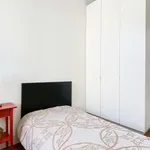 Rent a room of 120 m² in lisbon