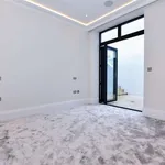 Rent 3 bedroom flat in London