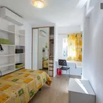 Rent a room of 90 m² in valencia