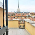 Affitto 4 camera appartamento di 140 m² in Turin