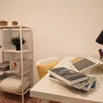 Rent a room of 90 m² in valencia