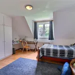 Maison de 1800 m² avec 5 chambre(s) en location à Lasne