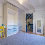 Rent a room of 190 m² in barcelona