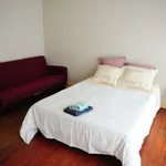 Rent a room of 120 m² in Porto