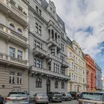 Pronajměte si 4 ložnic/e byt o rozloze 88 m² v Prague