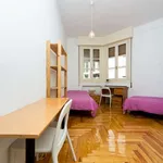 Rent a room of 220 m² in madrid