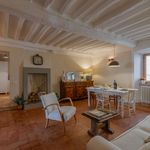Rent 3 bedroom apartment in Cortona