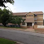 Rent 2 bedroom apartment in Roodepoort