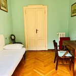 Rent 6 bedroom apartment in Milan