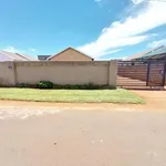 Rent 2 bedroom house of 300 m² in Soweto