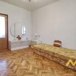 Pronajměte si 3 ložnic/e byt o rozloze 90 m² v Hradec Králové