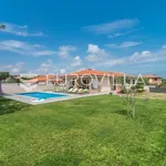 Rent 3 bedroom house of 115 m² in Ližnjan