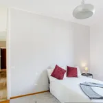 Rent 6 bedroom apartment in Milan