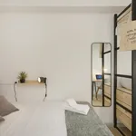 Rent a room of 250 m² in Lisbon