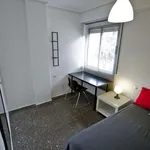 Rent a room in Valencia']