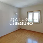 Rent 3 bedroom apartment of 125 m² in Lisboa