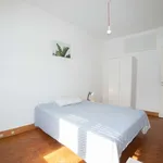 Rent a room of 70 m² in lisbon