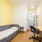 Rent 4 bedroom apartment in Prague