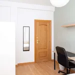 Rent a room of 85 m² in Zaragoza