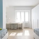 Rent 3 bedroom apartment in Milan