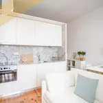 Rent 2 bedroom apartment of 60 m² in Porto