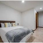 Rent a room of 200 m² in madrid