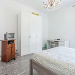 Rent a room of 100 m² in rome