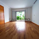 Rent 4 bedroom house of 192 m² in Leiria