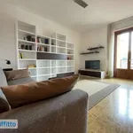 Affitto 2 camera casa di 65 m² in Milan