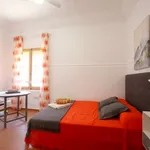 Rent a room of 180 m² in valencia